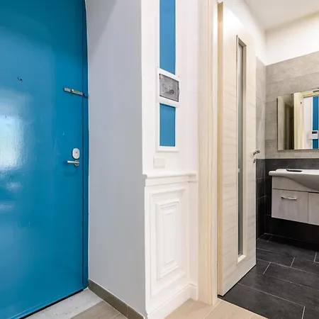 Via Nuova Marina 121 - 1 *