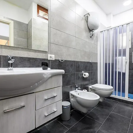 Via Nuova Marina 121 - 1 Neapel